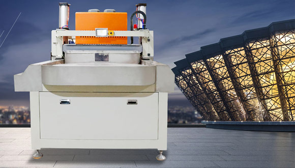 使用全自動玻璃切割機(jī)時需要注意的事項